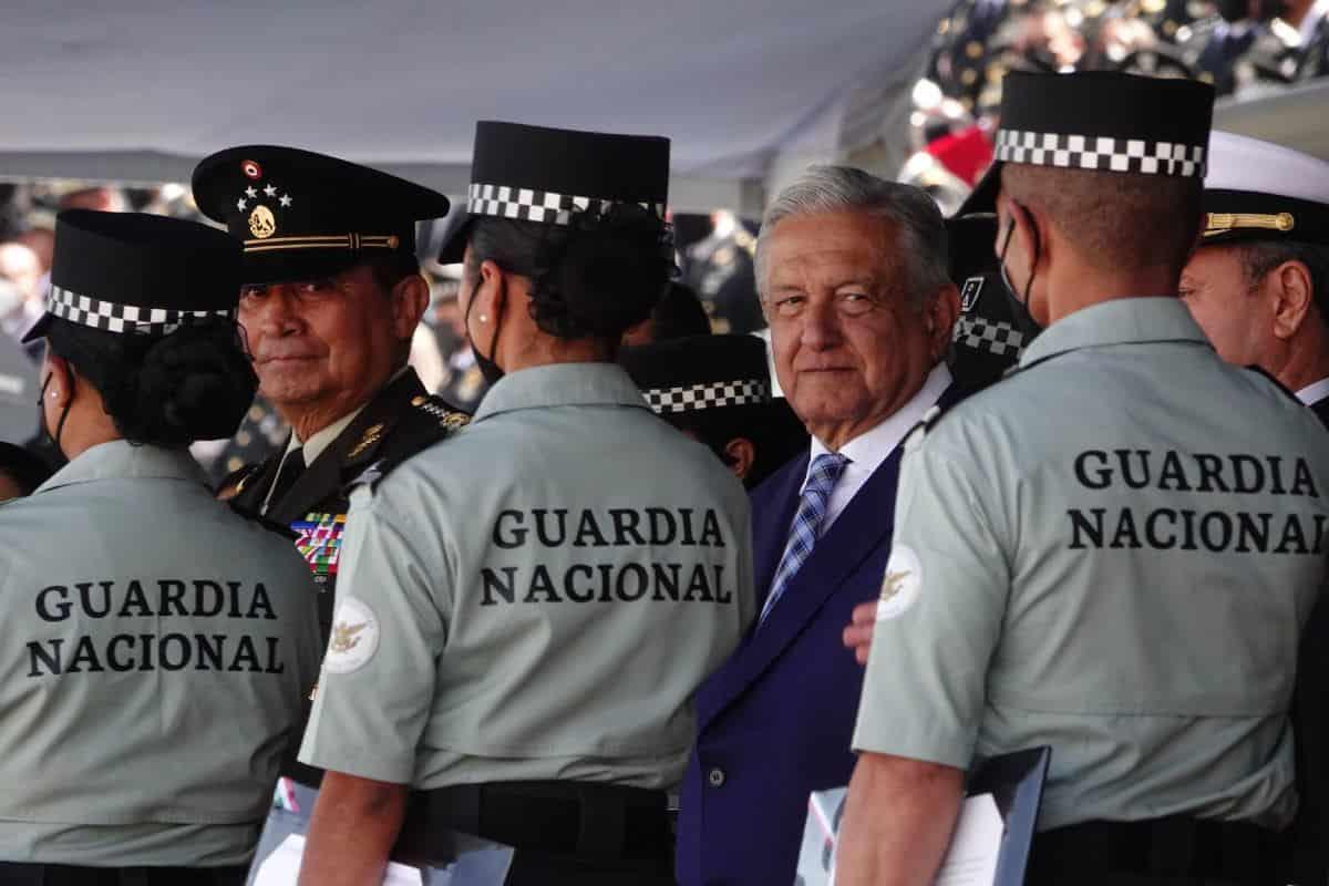 AMLO propone consulta pública para mantener a fuerzas armadas en las calles