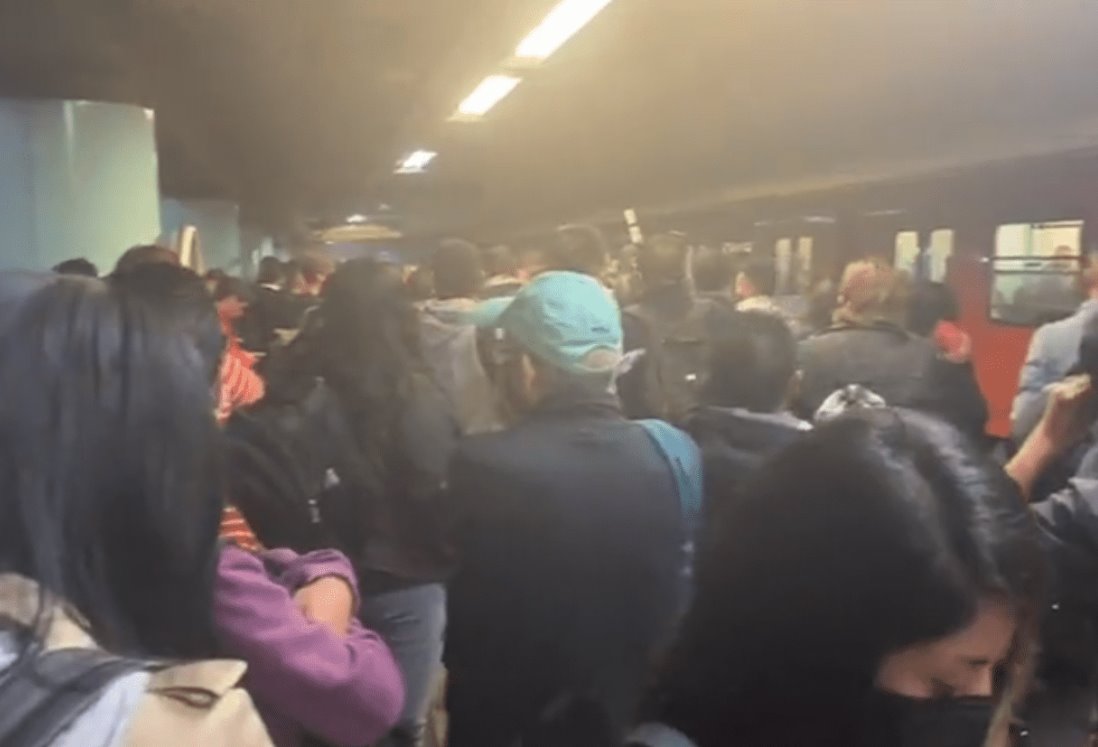 Video: Evacúan línea B del Metro de la Ciudad de México; reportan fallas técnicas