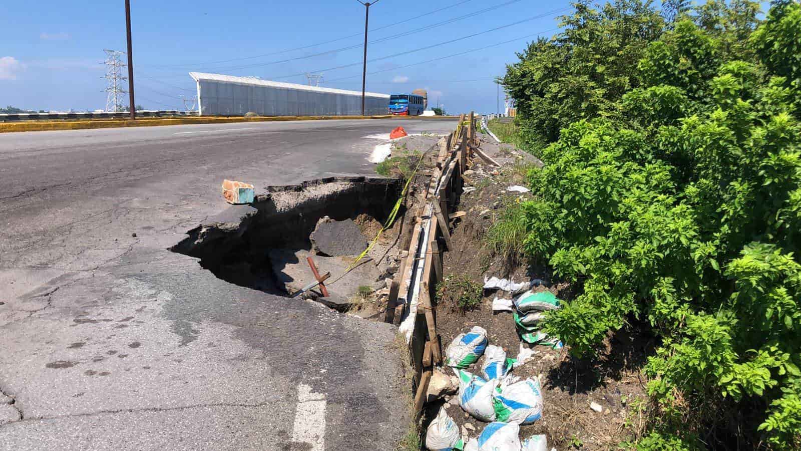 Se registra deslave en el distribuidor vial Cabeza Olmeca en Veracruz (+Video)