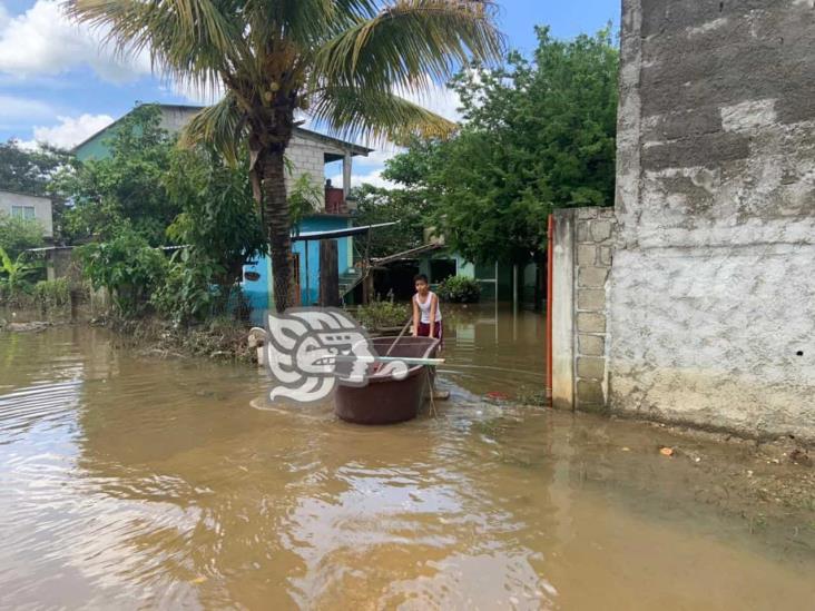 Desamparados e inundados por el Jaltepec, 40 familias de Carranza (+Video)