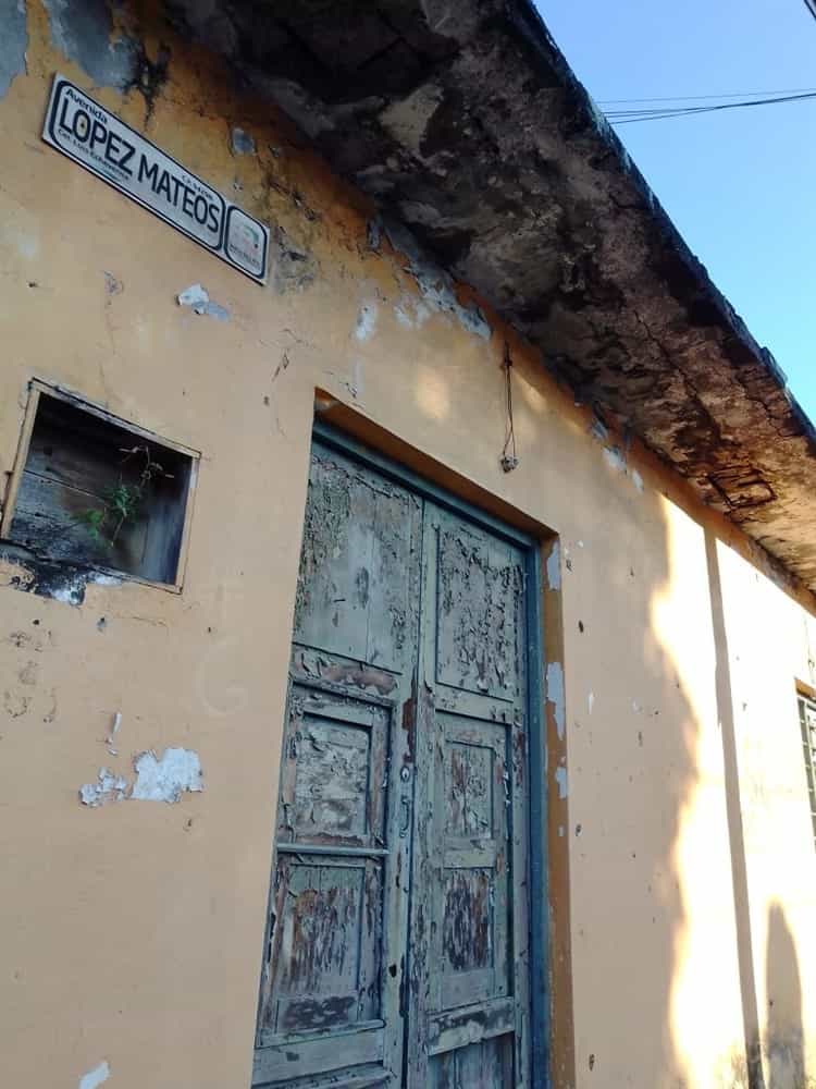 Colonos en Boca del Río afectados por vivienda en completo abandono, se cae a pedazos