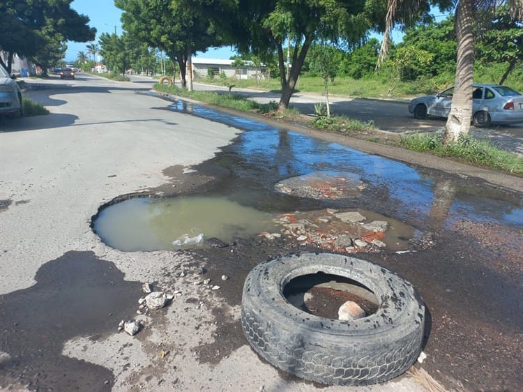 Baches y socavones destruyen vehículos de veracruzanos