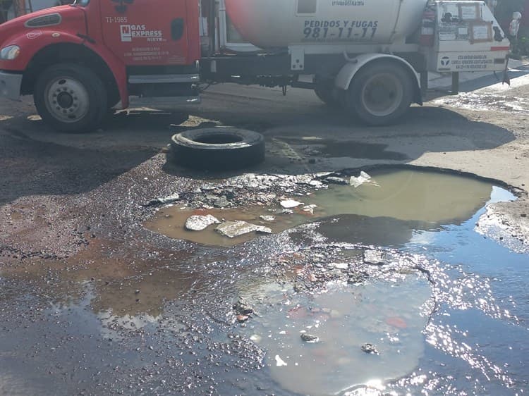 Baches y socavones destruyen vehículos de veracruzanos