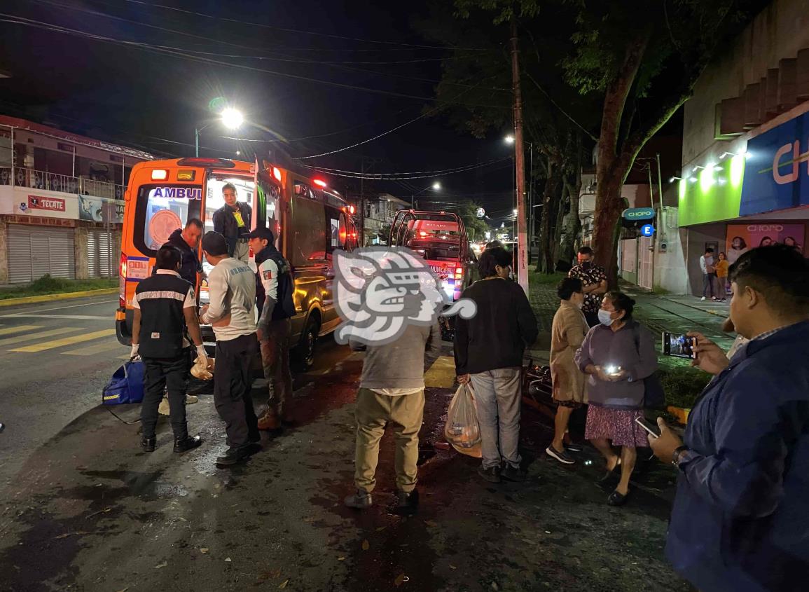 ¡Iba en sentido contrario! Provoca fuerte accidente en avenida de Xalapa