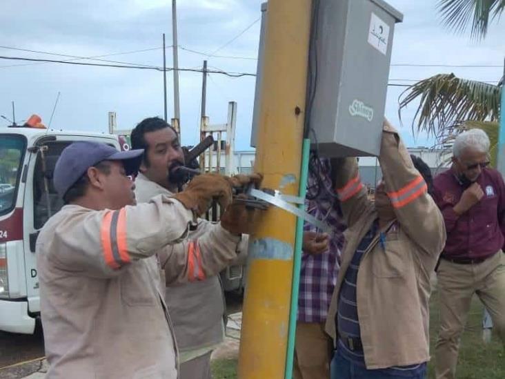 Rehabilitan semáforos en 10 cruceros del poniente de Coatzacoalcos