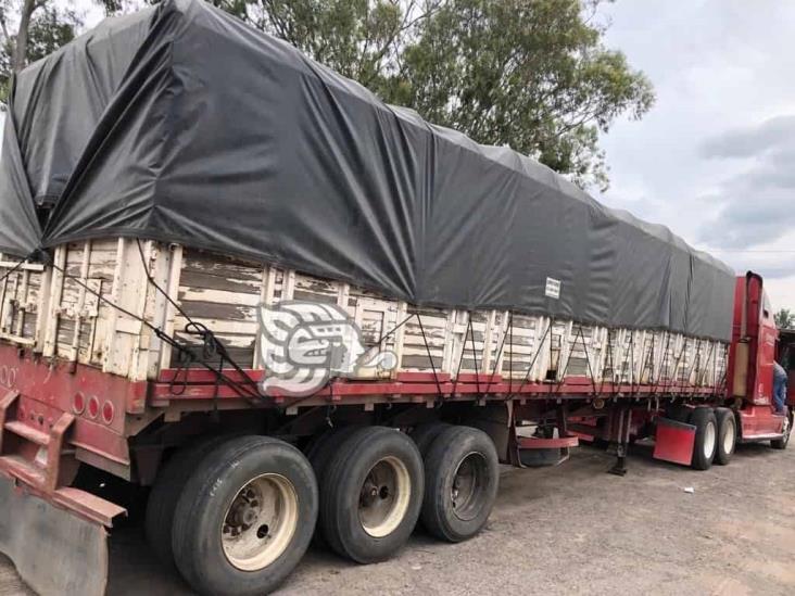 Se roban tráiler cargado con cajas de tequila; pasó en Amatlán