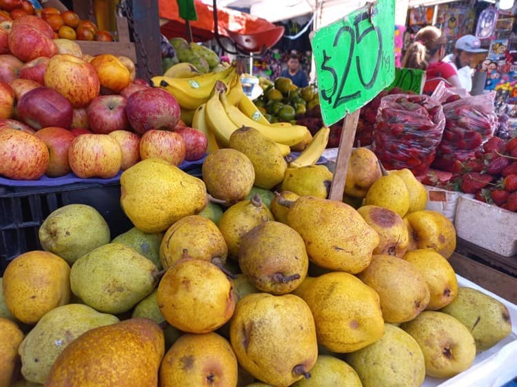 Locatarios del mercado Unidad Veracruzana aumentan precios de frutas y verduras