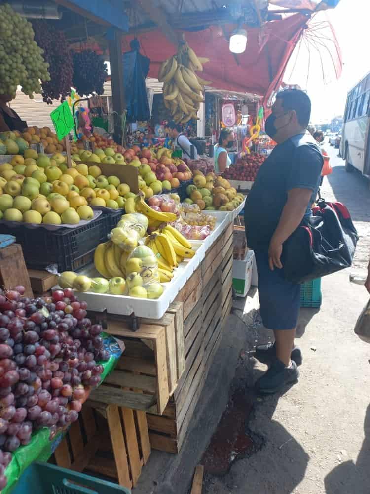 Locatarios del mercado Unidad Veracruzana aumentan precios de frutas y verduras