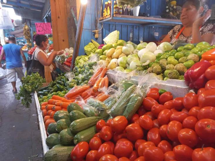 Locatarios del mercado Unidad Veracruzana aumentan precios de frutas y verduras