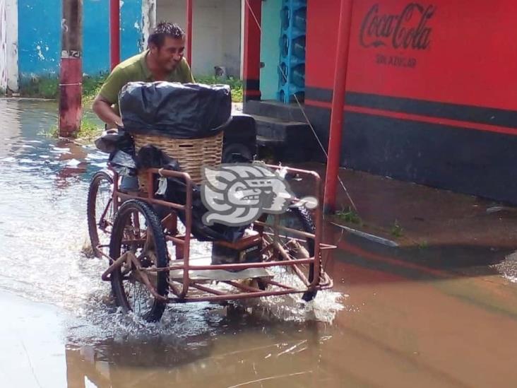 Lluvias provocan encharcamientos en colonias bajas de Coatzacoalcos