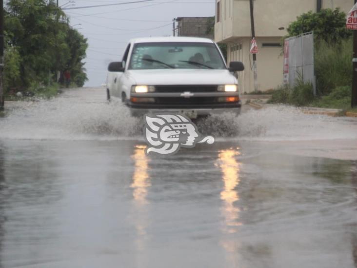 Lluvias provocan encharcamientos en colonias bajas de Coatzacoalcos