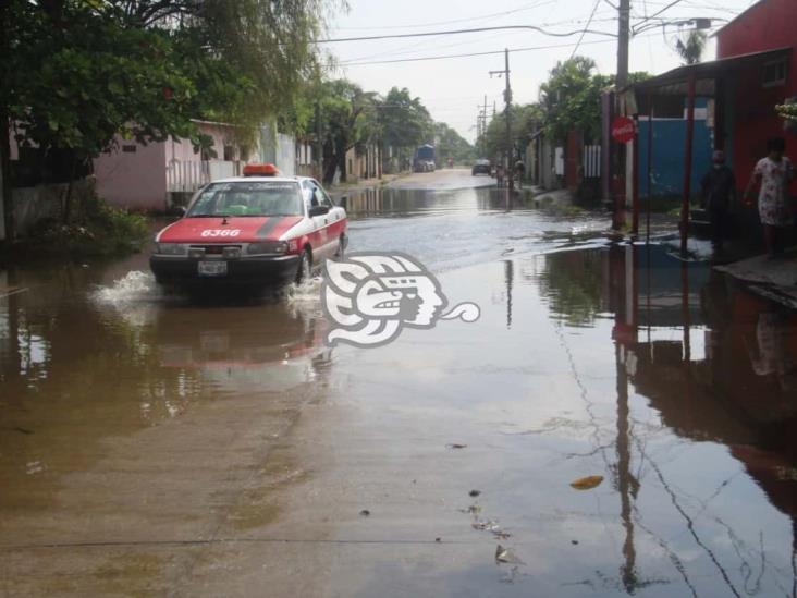 Lluvias provocan encharcamientos en colonias bajas de Coatzacoalcos