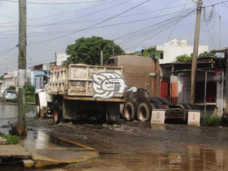Lluvias provocan encharcamientos en colonias bajas de Coatzacoalcos