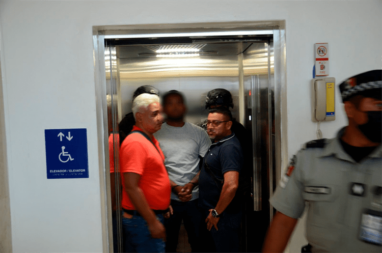 Trasladan a presunto homicida de gerente de Mamitas detenido en Veracruz (+Video)