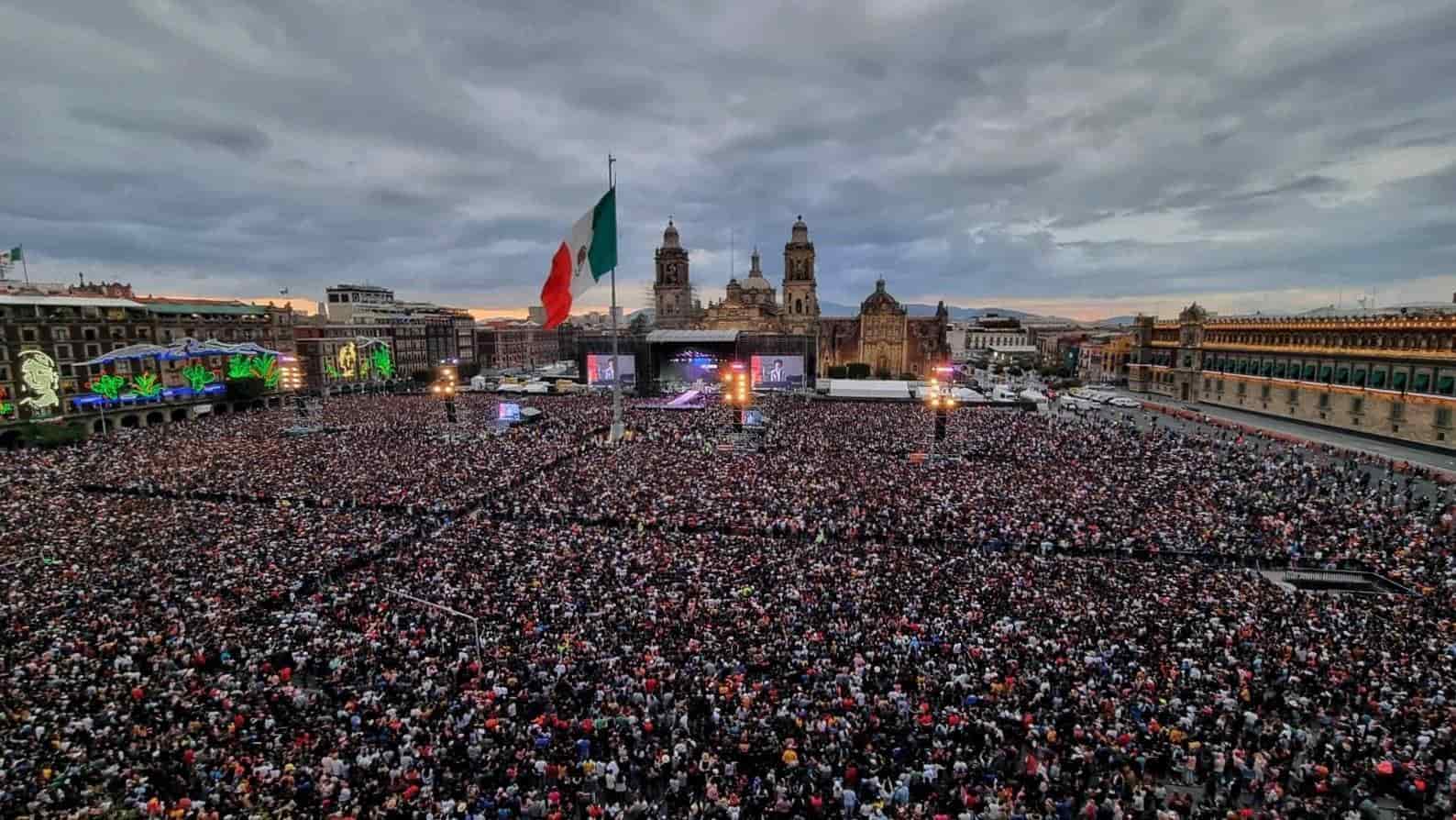 Estampida y heridos previo al concierto de Grupo Firme en el Zócalo