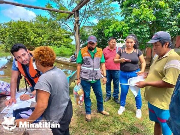 Llegan apoyos a las comunidades de Santa Alejandrina y Santa Isabel 