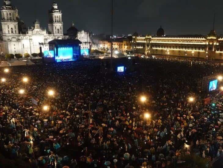 Grupo Firme llena el zócalo, piden ya no asistir y seguir el concierto en línea