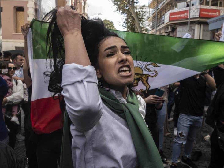 Tras protestas en Irán por muerte de Masha Amini, al menos 41 muertos