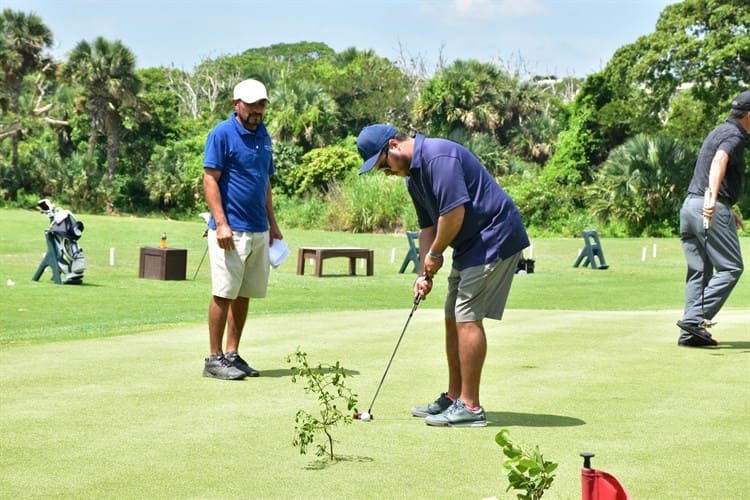 Golfistas en Acción