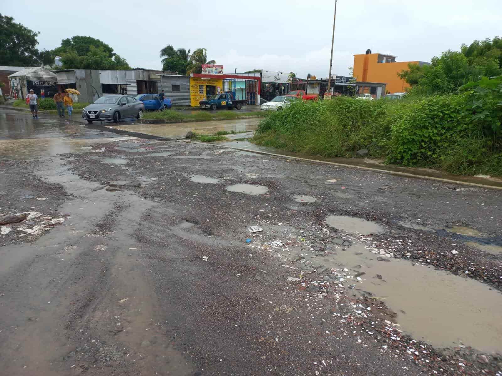 Vecinos exigen pavimentación en Ampliación Las Bajadas, en Veracruz