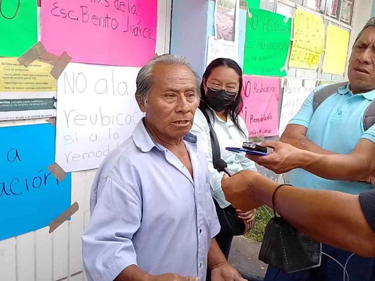 Expresan padres de escuela Benito Juárez de Ixtac rechazo a reubicación