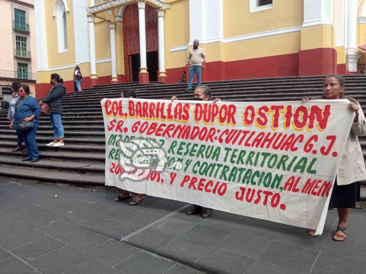 Integrantes de UGOCP piden en Xalapa placas de taxi, terrenos y más (+Video)