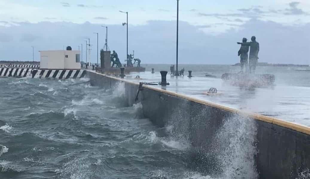 Cierran puerto de Veracruz a navegación mayor y menor por evento de norte