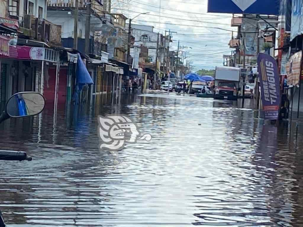 Pese a filtraciones del río prevalece la calma en Minatitlán