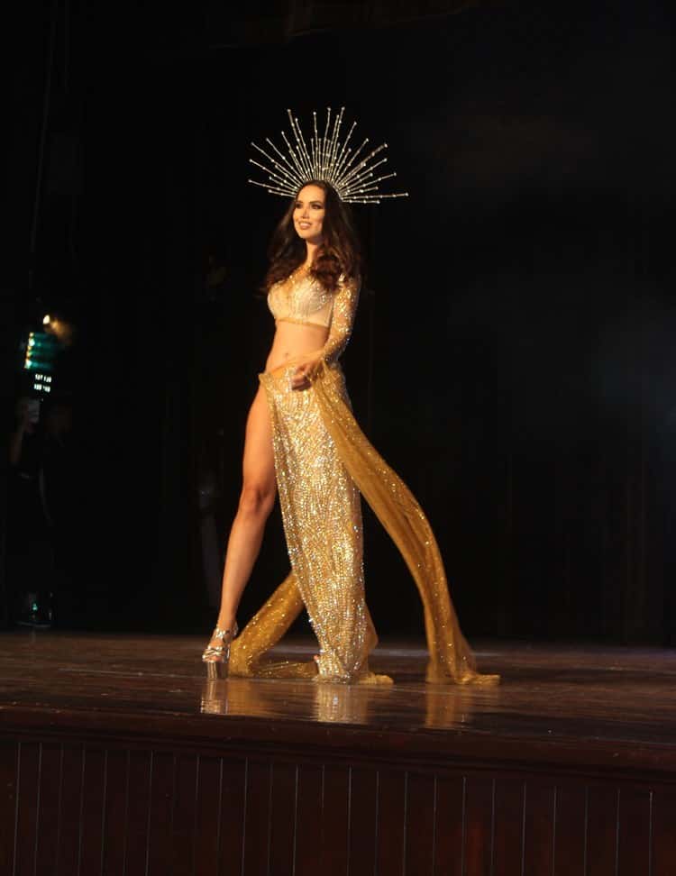 Flor Campos presentó colección The Golden Rose enfocada en las reinas de belleza