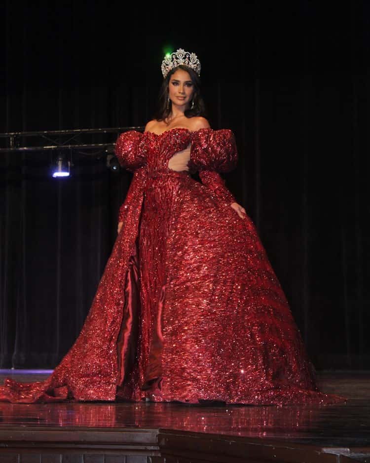 Flor Campos presentó colección The Golden Rose enfocada en las reinas de belleza