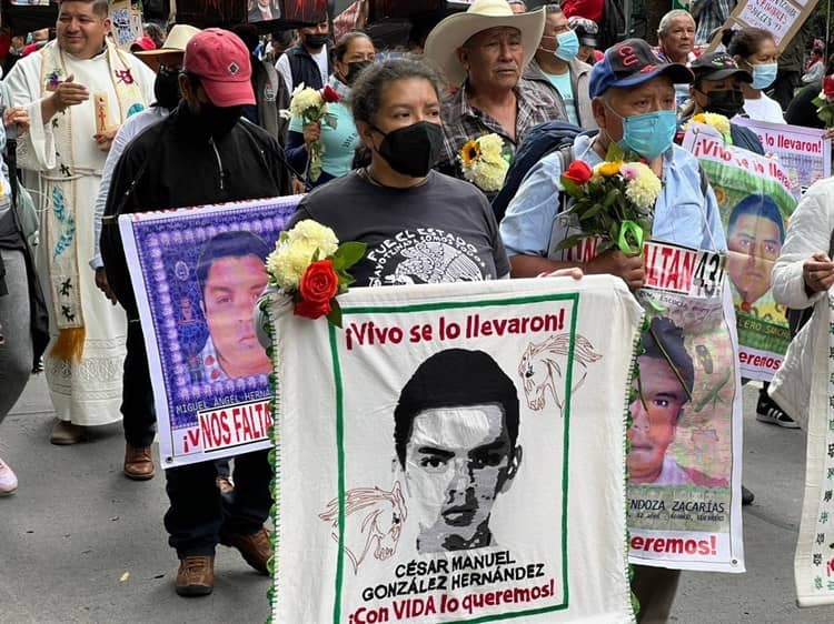 Video:Marchan en CDMX a 8 años de la desaparición de los 43 normalistas de Ayotzinapa