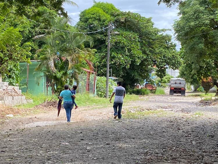 Calles en mal estado, problemática que afecta a habitantes en congregación Dos Lomas