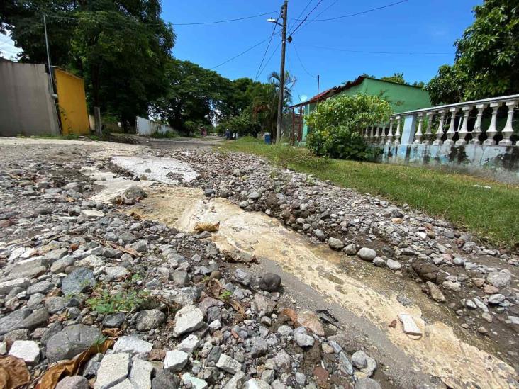 Calles en mal estado, problemática que afecta a habitantes en congregación Dos Lomas