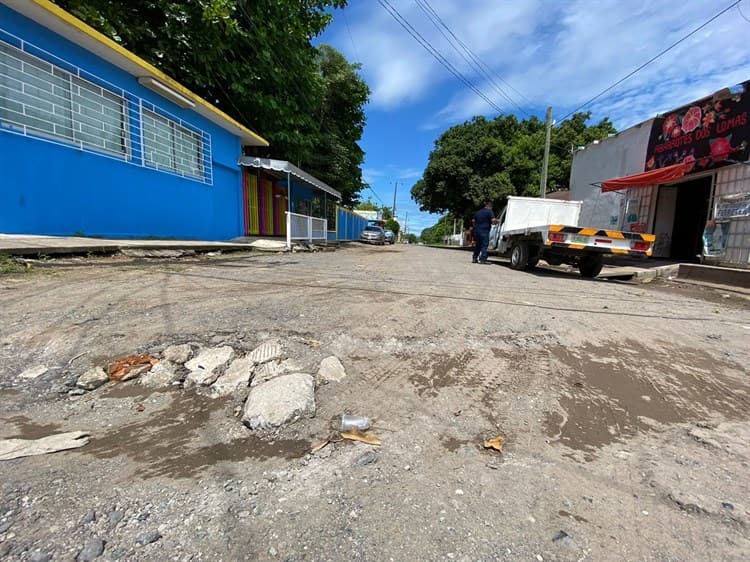 Calles en mal estado, problemática que afecta a habitantes en congregación Dos Lomas