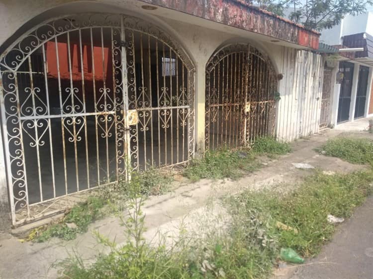 Abandonan casas en El Floresta; no soportan las inundaciones