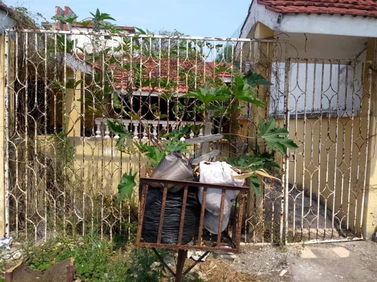 Abandonan casas en El Floresta; no soportan las inundaciones