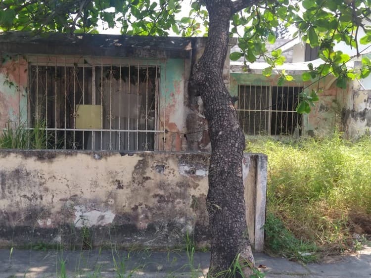 Abandonan casas en El Floresta; no soportan las inundaciones