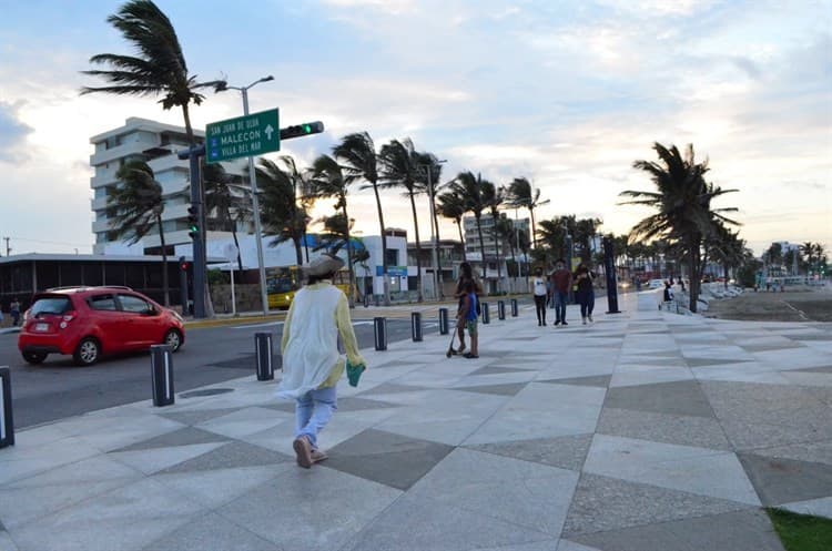 Pescadores y palaperos se preparan por evento de norte en Veracruz