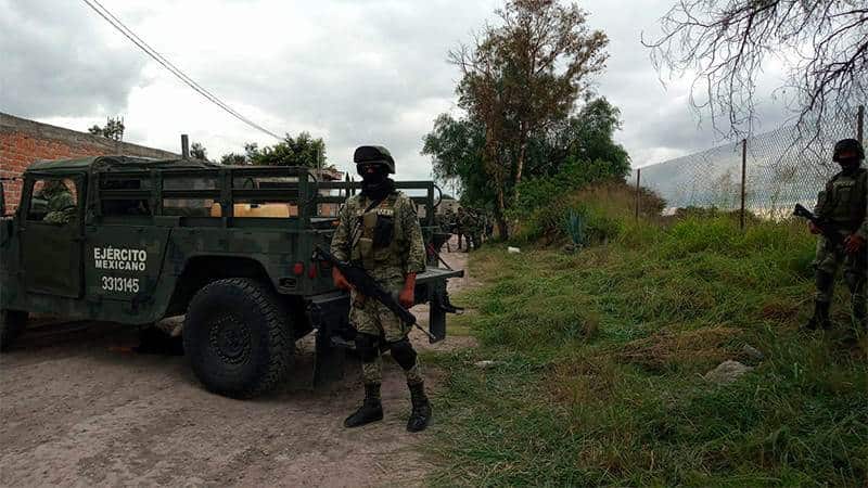 Sicarios lo asesinan delante su familia y luego incendian su casa en Guanajuato