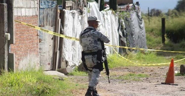 Sicarios lo asesinan delante su familia y luego incendian su casa en Guanajuato