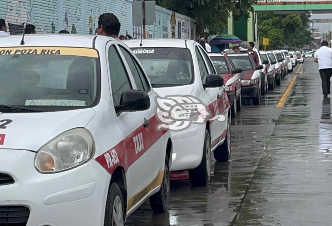 Quieren taxistas de Poza Rica aumento de tarifas