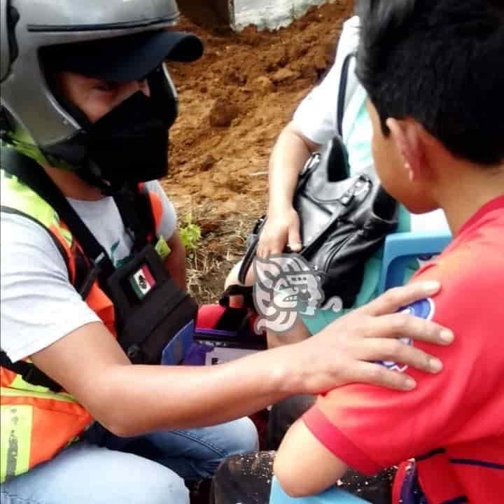 Tras volcadura, camión sepulta vehículo en la Fortín-Huatusco