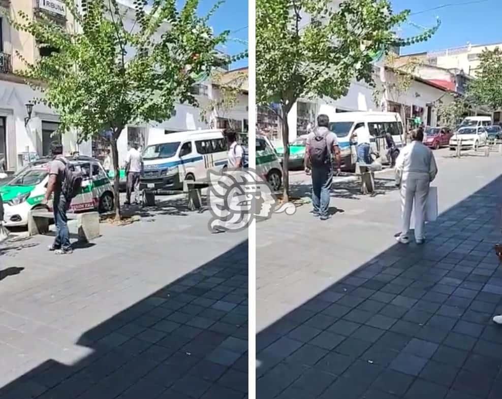 ¡A los golpes! Terminan taxista y chofer de combi en centro de Xalapa (+Video)