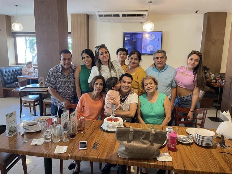 Emmanuel Sagaón El Cherry celebra su cumpleaños colmado de amor