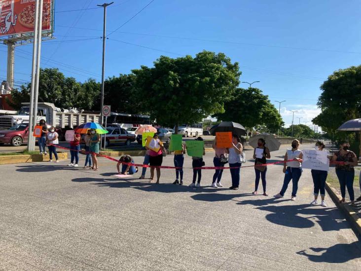 Bloquean avenida JB Lobos en Veracruz; denuncian malas condiciones de kínder (+Video)