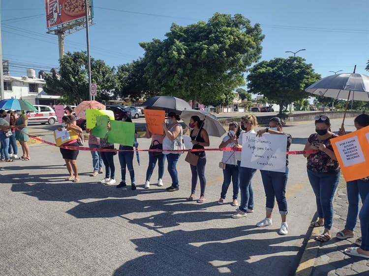 Solucionará SEV peticiones de padres del jardín de niños Magisterio en Veracruz