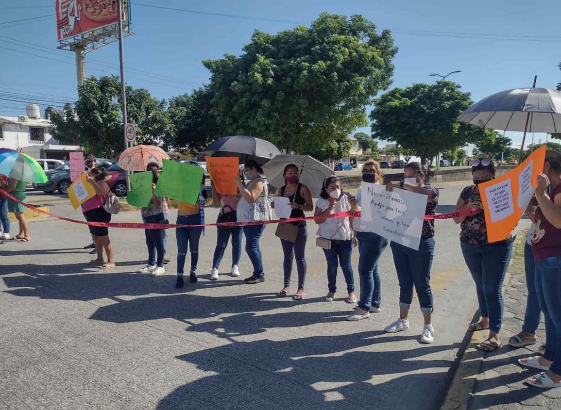 Solucionará SEV peticiones de padres del jardín de niños Magisterio en Veracruz