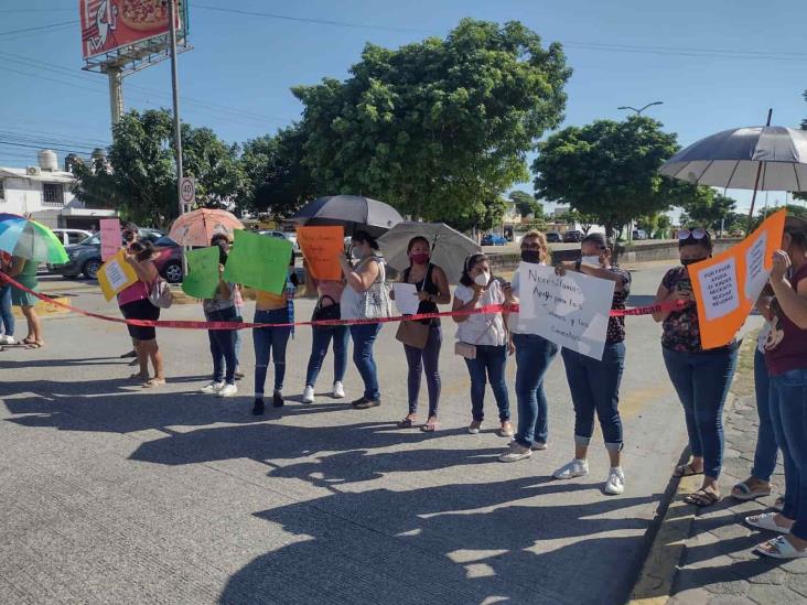 Solucionará SEV peticiones de padres del jardín de niños Magisterio en Veracruz