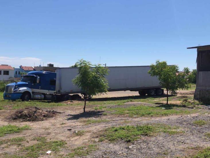 Video: Escuela de Veracruz permite acceso a tráiler; padres se manifiestan