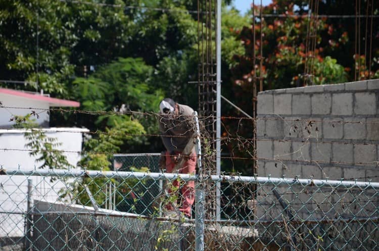 Video: Escuela de Veracruz permite acceso a tráiler; padres se manifiestan